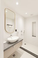 Q' Nest Hotel Cloud End Lansdowne