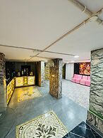 Hotel R Crown Banquet And Rooms