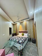 Hotel R Crown Banquet And Rooms