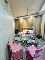 Hotel R Crown Banquet And Rooms