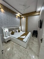 Hotel R Crown Banquet And Rooms
