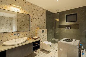 ELIVAAS Kamerios Maris 1 BHK Jacuzzi