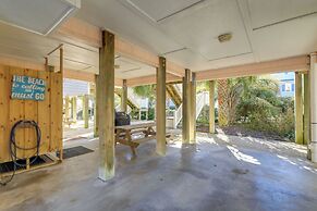 2 Blocks to Shore: Atlantic Beach Home w/ Views!