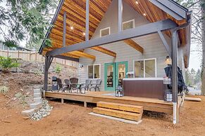 Near Rivers & Boating: Home w/ Hot Tub in Longview