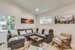 Near Rivers & Boating: Home w/ Hot Tub in Longview