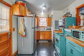 6 Mi to Downtown: 70s-themed Home in Nashville!