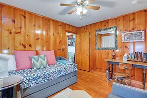 6 Mi to Downtown: 70s-themed Home in Nashville!