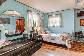 6 Mi to Downtown: 70s-themed Home in Nashville!