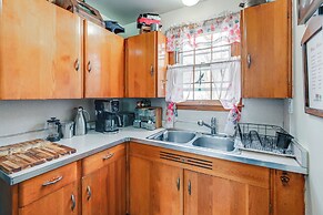 6 Mi to Downtown: 70s-themed Home in Nashville!