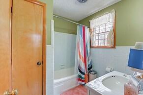 6 Mi to Downtown: 70s-themed Home in Nashville!