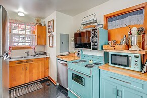 6 Mi to Downtown: 70s-themed Home in Nashville!