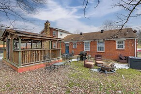 6 Mi to Downtown: 70s-themed Home in Nashville!