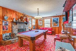 6 Mi to Downtown: 70s-themed Home in Nashville!
