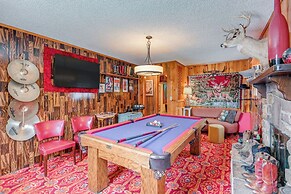 6 Mi to Downtown: 70s-themed Home in Nashville!