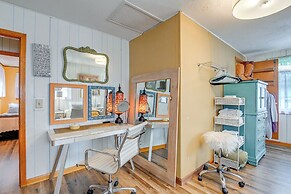 6 Mi to Downtown: 70s-themed Home in Nashville!