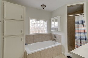 Pool Table & Patio w/ Bar: Spacious Houston Gem!