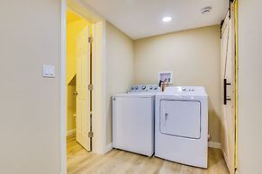 4 Mi to Lake Arrowhead: Cabin w/ Grill & Deck!