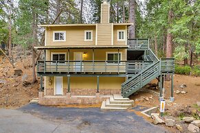 4 Mi to Lake Arrowhead: Cabin w/ Grill & Deck!