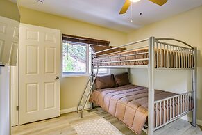 4 Mi to Lake Arrowhead: Cabin w/ Grill & Deck!