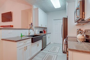 9 Mi to Dtwn Fayetteville: Condo w/ Pool Access!