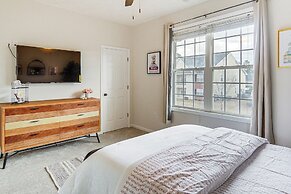 9 Mi to Dtwn Fayetteville: Condo w/ Pool Access!