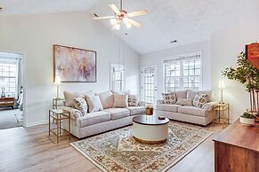 9 Mi to Dtwn Fayetteville: Condo w/ Pool Access!