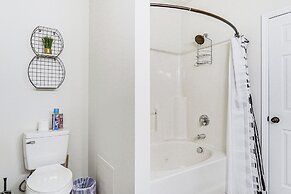 9 Mi to Dtwn Fayetteville: Condo w/ Pool Access!