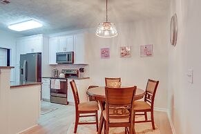 9 Mi to Dtwn Fayetteville: Condo w/ Pool Access!
