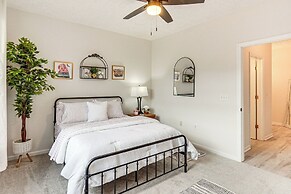 9 Mi to Dtwn Fayetteville: Condo w/ Pool Access!