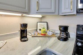 Luxe Waterfront Condo on Lake Hamilton w/ Balcony!