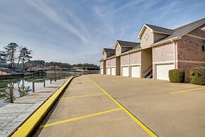 Luxe Waterfront Condo on Lake Hamilton w/ Balcony!
