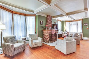 Reading Home w/ Yard in Historic District