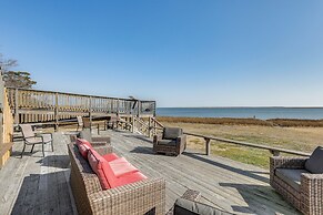 11 Mi to Chincoteague: Atlantic Home w/ Decks!