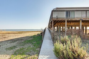 11 Mi to Chincoteague: Atlantic Home w/ Decks!