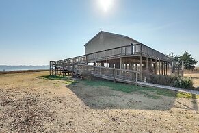 11 Mi to Chincoteague: Atlantic Home w/ Decks!