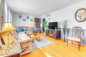 < 1 Mi to Route 66: Home w/ Large Yard!