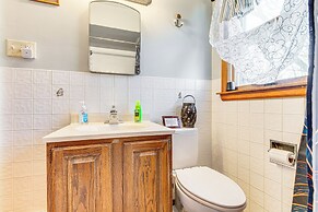 < 1 Mi to Route 66: Home w/ Large Yard!