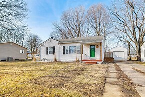< 1 Mi to Route 66: Home w/ Large Yard!