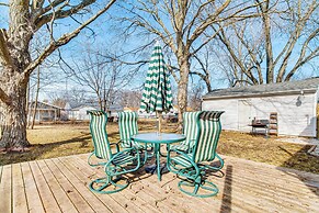 < 1 Mi to Route 66: Home w/ Large Yard!