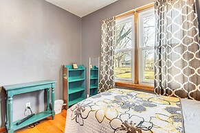 < 1 Mi to Route 66: Home w/ Large Yard!