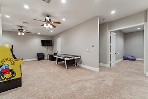 Luxury Home With Slide Pool/spa/movie Theatre 5 Bedroom Home