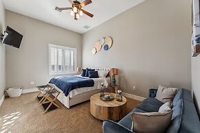 Luxury Home With Slide Pool/spa/movie Theatre 5 Bedroom Home