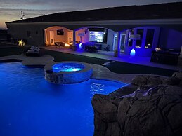 Luxury Home With Slide Pool/spa/movie Theatre 5 Bedroom Home