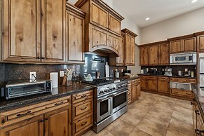 Luxury Home With Slide Pool/spa/movie Theatre 5 Bedroom Home