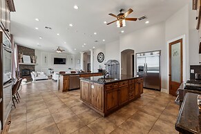 Luxury Home With Slide Pool/spa/movie Theatre 5 Bedroom Home