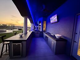 Luxury Home With Slide Pool/spa/movie Theatre 5 Bedroom Home