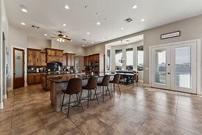 Luxury Home With Slide Pool/spa/movie Theatre 5 Bedroom Home