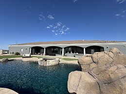 Luxury Home With Slide Pool/spa/movie Theatre 5 Bedroom Home