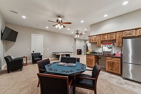 Luxury Home With Slide Pool/spa/movie Theatre 5 Bedroom Home