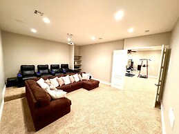 Luxury Home With Slide Pool/spa/movie Theatre 5 Bedroom Home